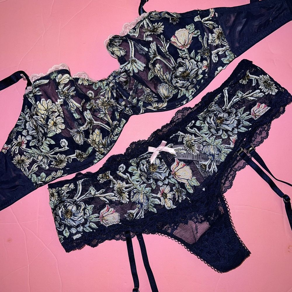 Victoria's Secret unlined 32C,32DDD BRA SET garter thong NAVY BLUE pink applique - Picture 2 of 8